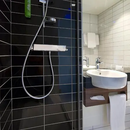מלון Express Centre By Ihg ליל