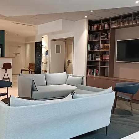 Express Centre By Ihg מלון 3*