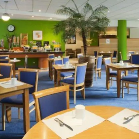 מלון Express Centre By Ihg ליל