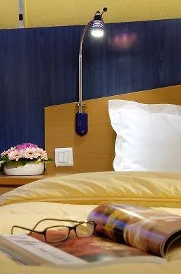 מלון Express Centre By Ihg 3*